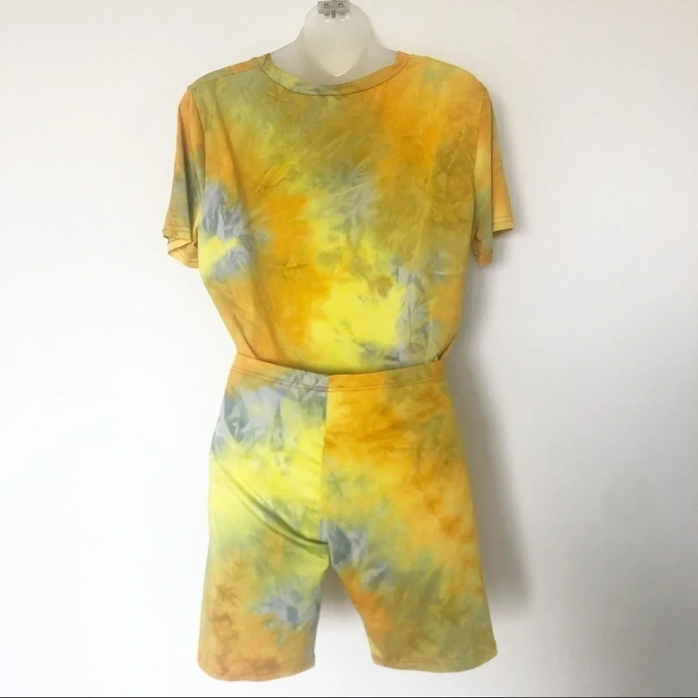 Daisy Womens 90s Y2K Yellow Tie Dye Short Sleeve Tee and Bike Short Set Sz L